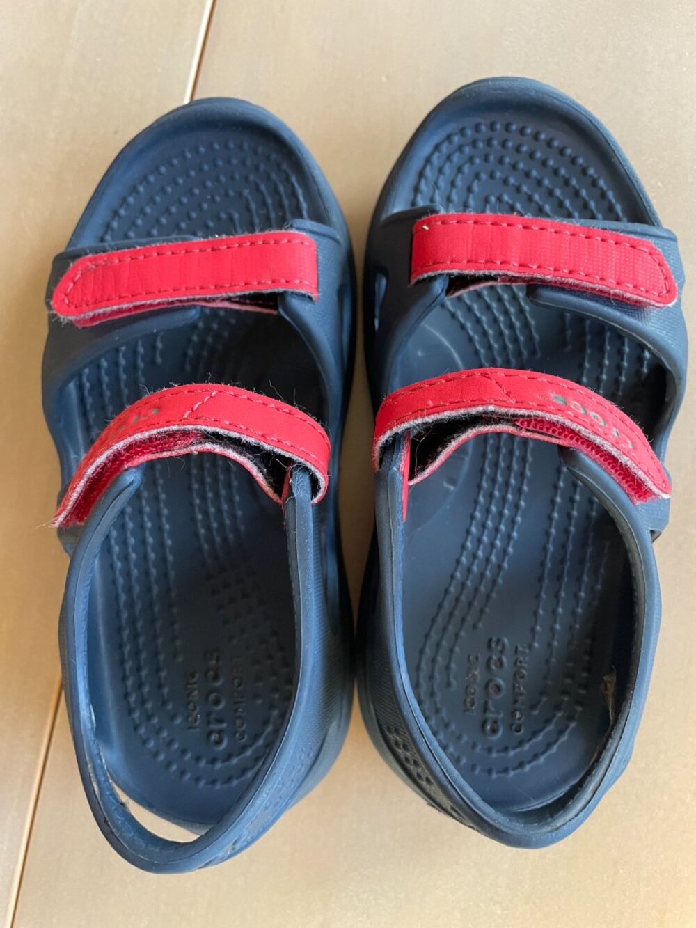 Entire Closet $5! Crocs Toddler Kids Swiftwater Sandals, Blue Red - Size 9 - Picture 5 of 10